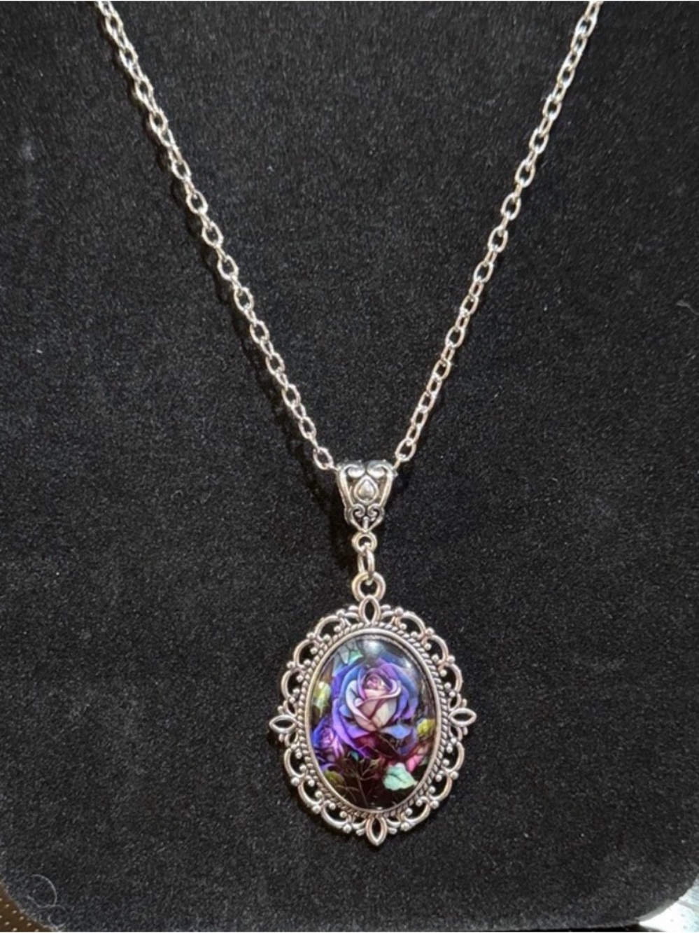 Vintage-Style Purple Rose Pendant Necklace 20 inches - Picture 1 of 3